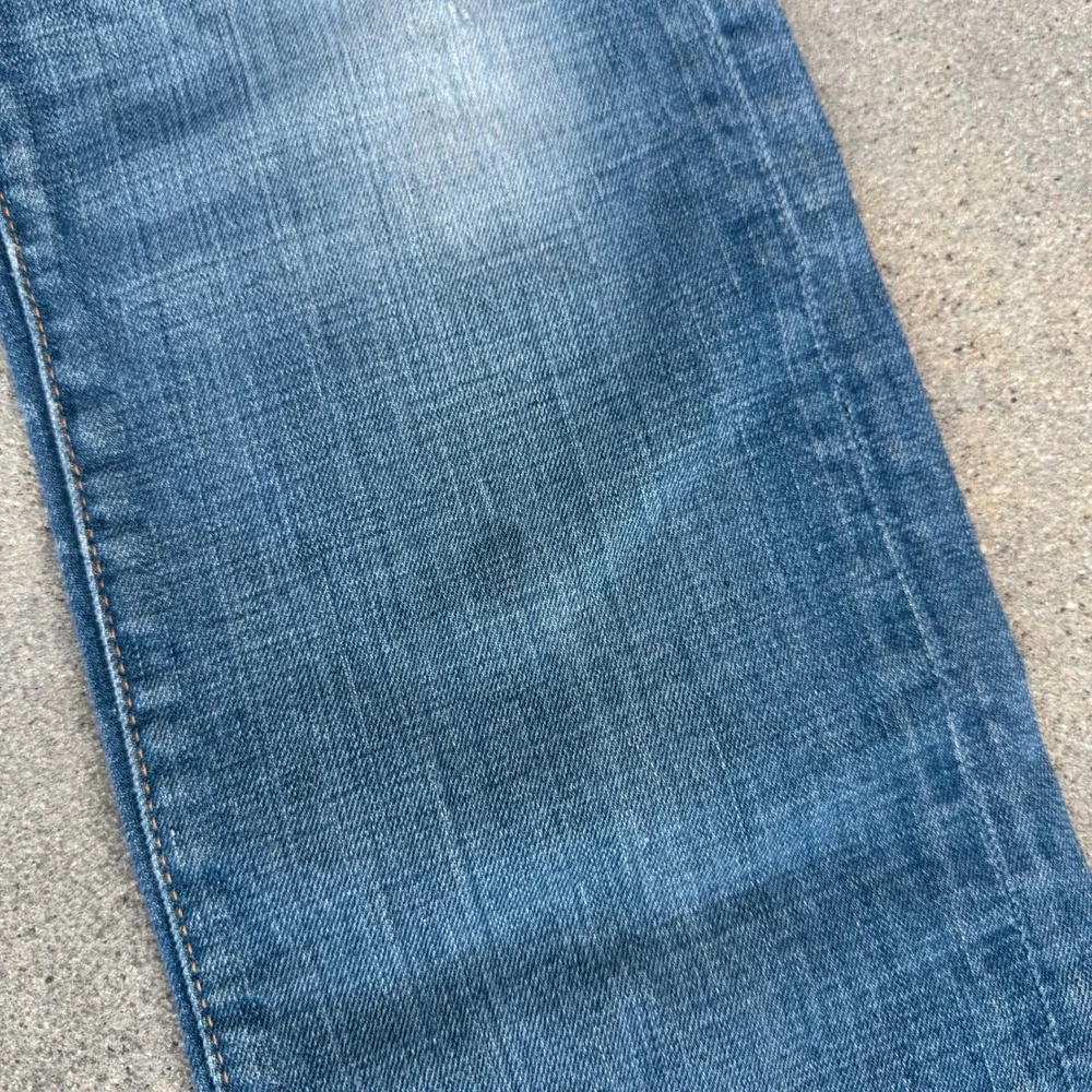 Levi's 513 Slim Straight Jeans Mens 33x32 Medium Wash Distressed Blue Denim